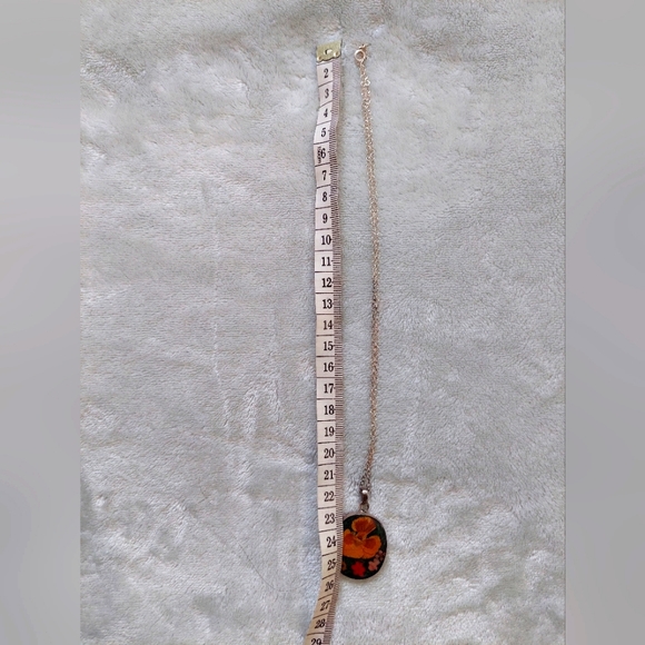 Tropical flower resin pendant necklace - Picture 2 of 3